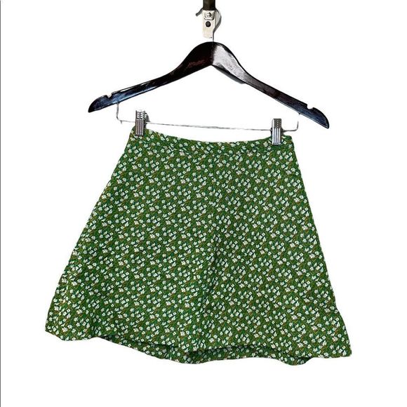 Dresses & Skirts - 70’s Vintage Green Floral Mini Skirt high waist zip up the back size small